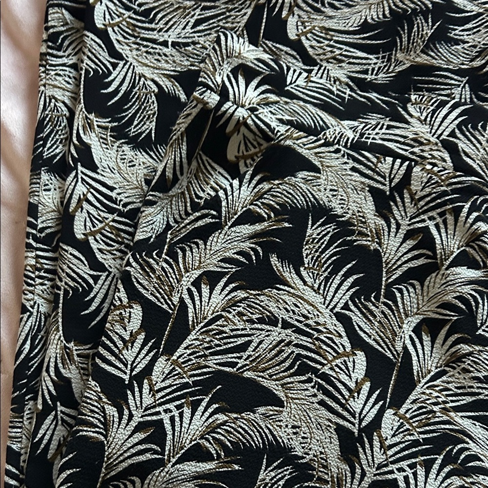 Max Studio Black and Cream Leaf Pattern Pants - image 5